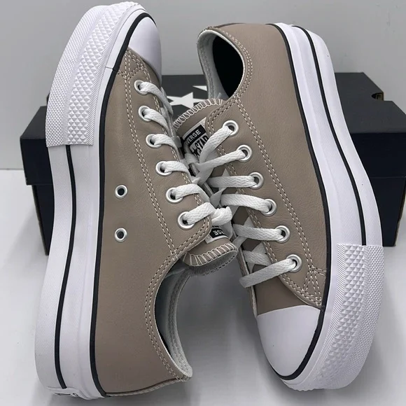 Converse WMNS Tan A14906C
CTAS LIFT OX
WONDER STONE/WHITE/BLACK Platforms - Picture 11 of 16